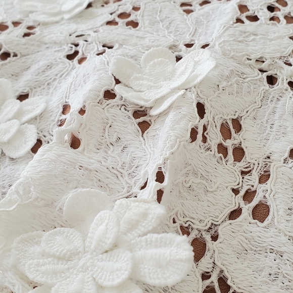 Floral applique knee length skirt white size small - Picture 3 of 5